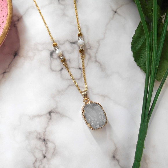 Bee Glam Boutique Jewelry - 🆕️ Beaded Druzy Necklace
